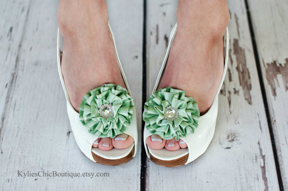 Hochzeit - Green Shoe Clips - Wedding, Bridesmaid, Date Night, Party, Everyday wear