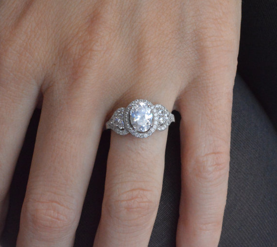 زفاف - Oval Halo Engagement Ring, Oval Cut Solitaire Ring, Sterling Silver Engagement Ring, Halo Ring, Cubic Zirconia Promise Ring