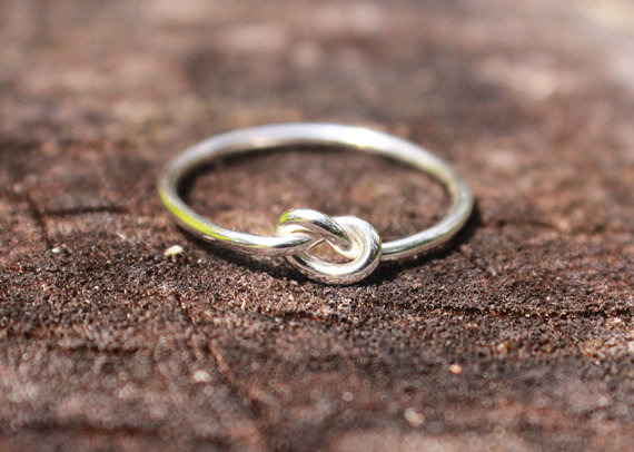 زفاف - Sterling Silver Love Knot Ring, Bridesmaid Jewelry, Tie the knot ring, Friendship Ring Celtic knot