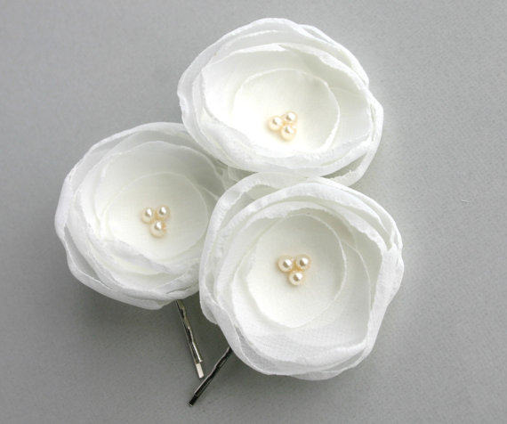 Mariage - Silk Ivory Hair Flower Clips, Wedding Hair Accessories, Ivory Flower Hair Piece Accessory, Bridal Headpiece, Flower Hair Clip, Bridal Veil