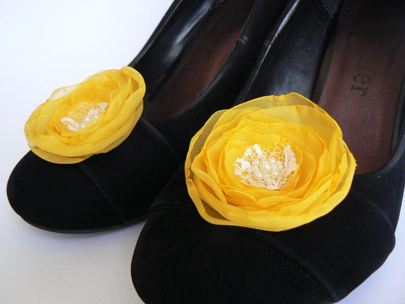 Mariage - Freesia yellow wedding shoe clips (set of 2), bridal shoe clips, wedding shoe clips, yellow shoe clips, freesia wedding
