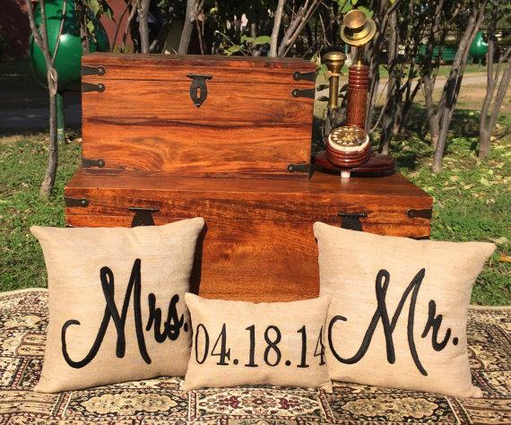 زفاف - 10%OFF Mr.& Mrs. Custom Pillow set with Name and Wedding Date Burlap Wedding Decor Personalized Pillows Wedding Anniversary Valentine Gift