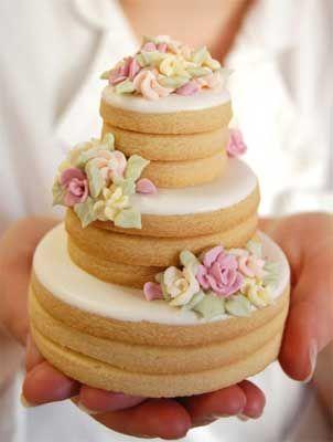 Hochzeit - Idea Alert – Adorable Cookie Cakes/Favors