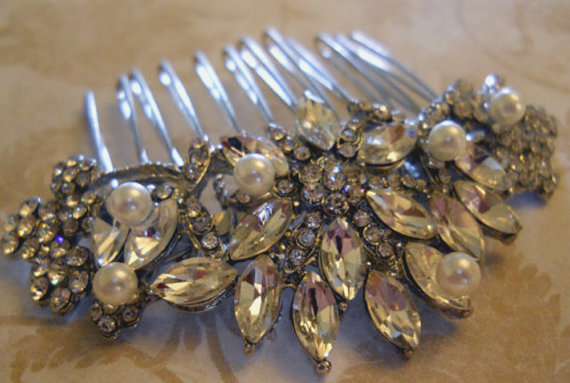 Свадьба - Vintage Inspired Pearls bridal hair comb,wedding hair comb,wedding hair accessories,pearl bridal comb,crystal wedding comb,bridal headpieces