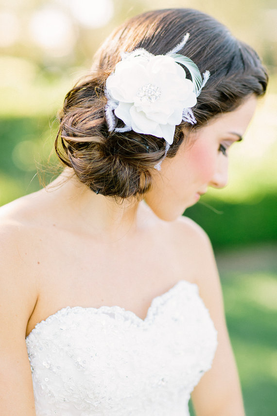 زفاف - white wedding hair accessories, white bridal fascinator, wedding headpiece, white silk flower
