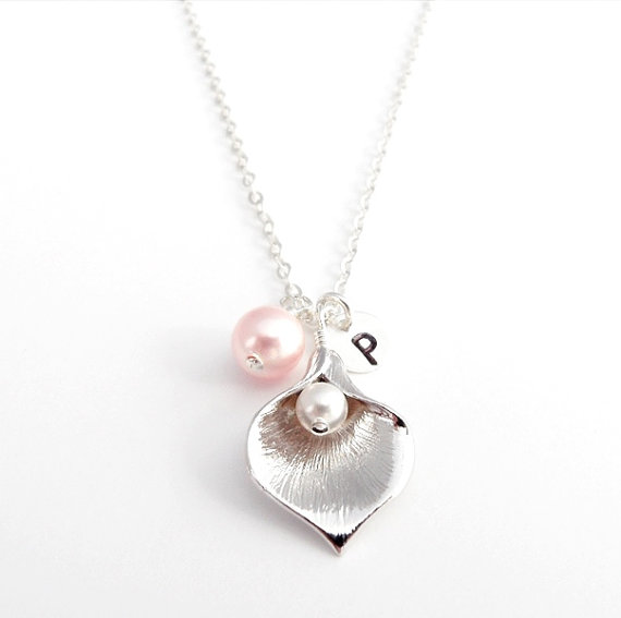 زفاف - Personalized Necklace Calla Lily Necklace & Pearl Bridesmaid Gift Flower Girl Gift, Bridesmaids Necklace, Wedding Jewelry, Bridal Jewelry.