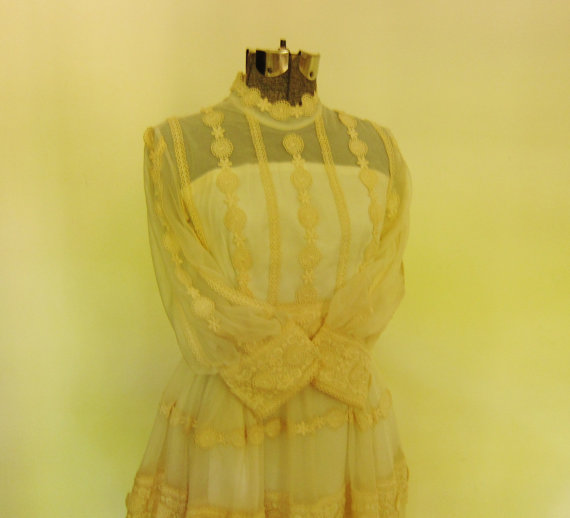 زفاف - wedding dress / ivory / 1970s/ prairie / organza/ lace / country