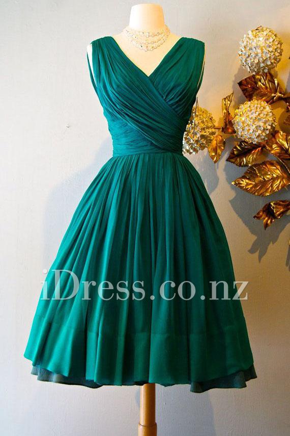 Hochzeit - Modest Sleeveless Emerald V Neck Pleated Short Prom Dress