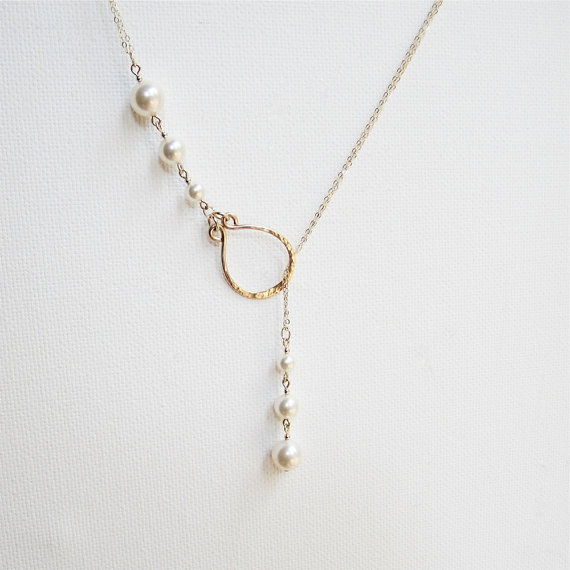 Свадьба - Gold Pearl Necklace Lariat Necklace Pearl Necklace Pearl Drop Necklace Pearl Jewelry Hammered Gold Necklace Bridal Necklace Mom Necklace