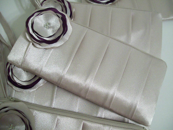 Свадьба - Pleated clutch w/poppy - Choose colors ( Monogram available) Bridesmaid clutches, wedding clutches, bridesmaids gifts wedding party