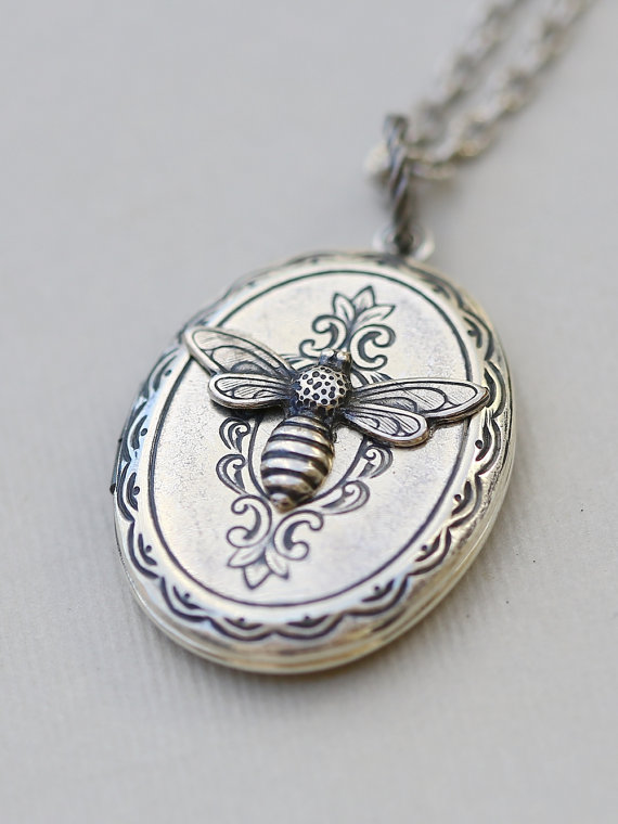 Свадьба - Silver Bee Locket,Jewelry Gift, Silver Locket,Locket,Silver Bee Locket,Silver Chain,Locket Necklace,Wedding Necklace