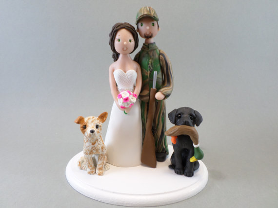 Hochzeit - Customized Hunting Theme Wedding Cake Topper