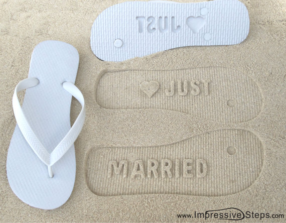 Hochzeit - Just Married Bridal Flip Flops
