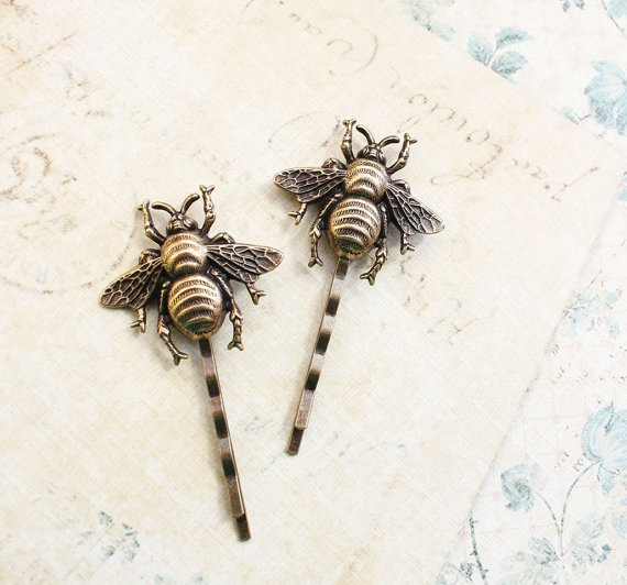 Mariage - Bee Bobby Pins Honey Bee Hair Accessories Bumblebee Hair Clips Antique Gold Brass Woodland Wedding Bug Insect Bobbies Nature Garden