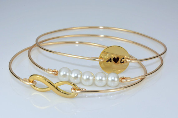 Hochzeit - Personalized Infinity Bangle Bracelet,Set of 3 Bangle Bracelet,Gold Initial Bracelet,1-3 Initial Bangle,Bridal Jewelry,Bridesmaid Gift