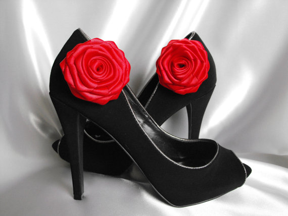 زفاف - Handmade rose shoe clips in red