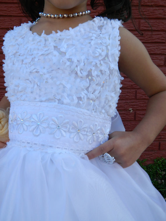 Hochzeit - White Flower Girl Dress