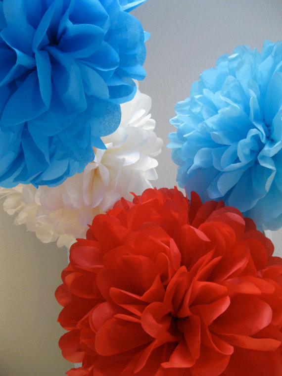 Hochzeit - 10 Tissue Paper Pom Poms- Circus Carnival or Big Top Birthday Party Set