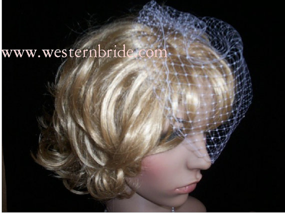 Mariage - On side  Bridal IVORY Russian face veil with Swarovski crystals. Brand new with comb ready to wear