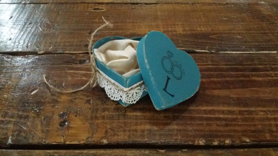 زفاف - Rustic Teal and Lace Ring Bearer Heart Shaped Box, Rustic Ring Bearer Pillow Alternative, Rustic Wedding Ring Holder, Rustic Wedding Decor