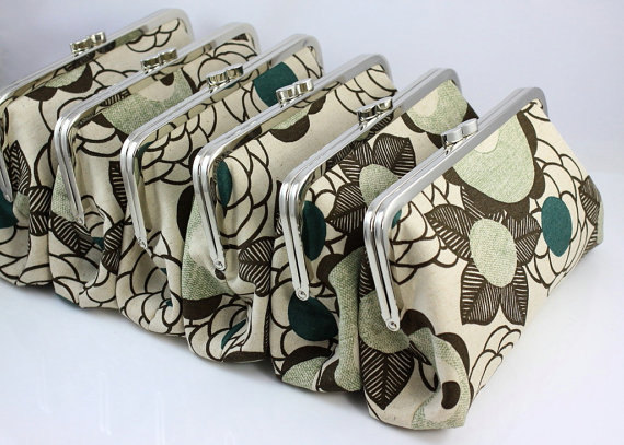 Mariage - Blossoms on linen Rustic Style Bridesmaid Clutches / Rustic Wedding Clutches / Retro Bridesmaid Clutches - Set of 4