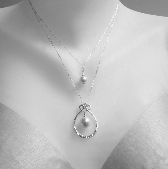 Mariage - Mothers Day Necklace Double Strand Necklace Hammered Silver Necklace Mommy Necklace Mom Jewelry Bridal Wedding Necklace Mom Pearl Necklace