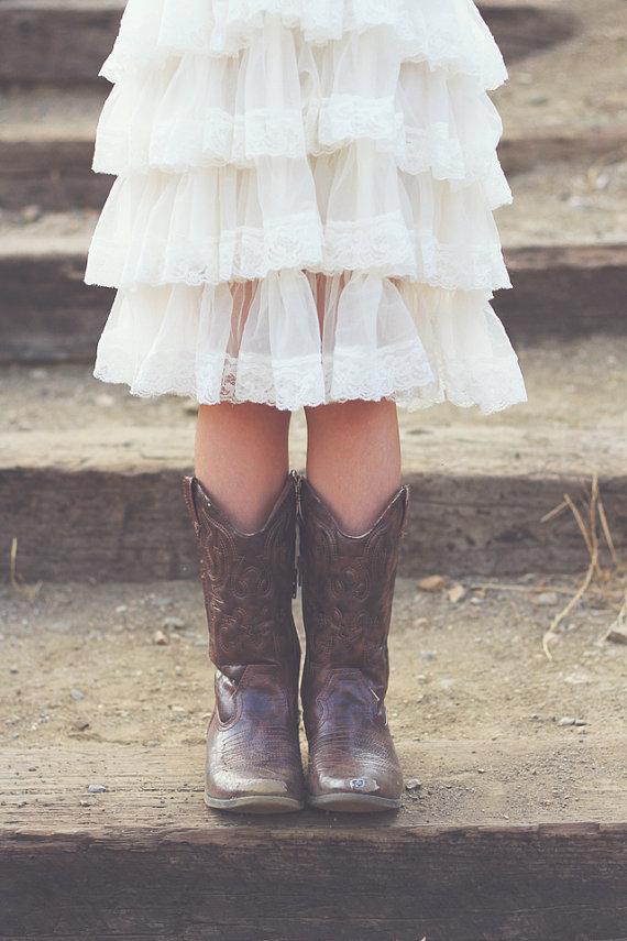 Mariage - Flower Girl Dress~Baby Lace dress~Lace Flower Girl Dress~Rustic~Country Flower Girl~Lace Dress~Ivory Lace Dress~Bridesmaid~Vintage  Dress