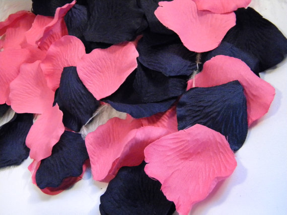 Свадьба - 500 Rose Petals Bulk, Artifical, Navy Blue and Fuchsia Hot Pink Wedding Decoration, Romantic, Flower Girl Basket Petals, Embellishment, Love