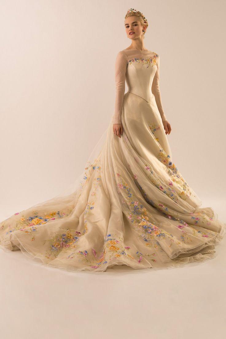 زفاف - First Look: The Making Of Cinderella’s Wedding Gown