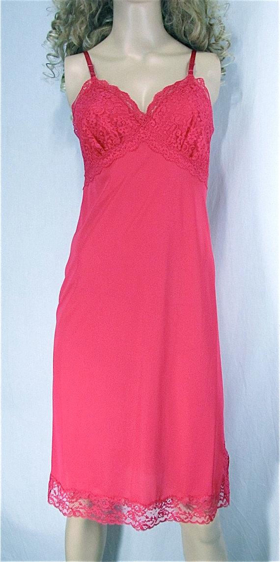 زفاف - Vintage Full Slip 34 SMALL Fuschia Pink Lace Slip Dress Valentine Lingerie Bridal Lingerie Anniversary Gift Pin Up Boudoir Photo Shoot