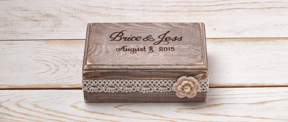 زفاف - Ring Bearer Box Wedding Ring Box Ring Holder Custom Wooden Box Ivory Shabby Chic Rustic Weddings /item HB-1