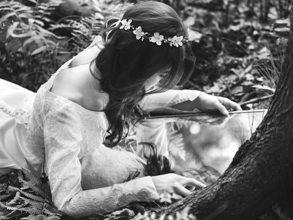 زفاف - Bridal flower crown, Purple flower, woodland wedding, wedding hair accessory