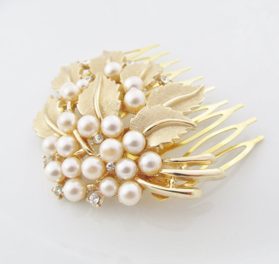 Hochzeit - Vintage Wedding Hair Comb,Gold Pearl Headpiece,Bridal Hairpiece,Headpiece,Repurposed Trifari Brooch,White Pearls,Wedding Hair Accessories