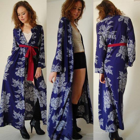 زفاف - Japanese Kimono Vintage Dark Blue Graphic Floral Asian Ethnic Boho Draped Kimono Robe  (s m)