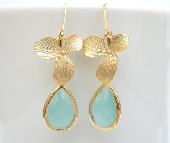 زفاف - Mint Green Aqua Earrings in Gold. Orchid Earrings. Mint Earrings. Mint Opal. Mint Jewelry. Bridesmaid Earrings. Bridesmaid Gift. Wedding.Mom