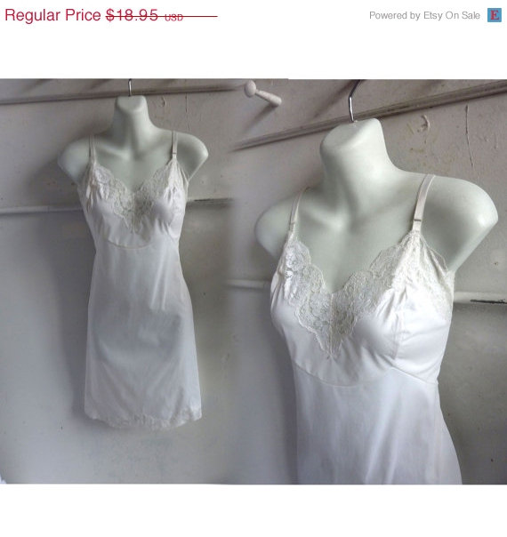 Wedding - 50s Vintage Slip Size 36 White Nylon Lace Vanity Fair 60s