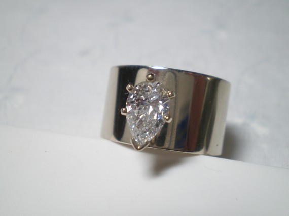 زفاف - Pear Shaped Diamond Ring in 14k White Gold / Huge diamond / with Appraisal / Engagement Ring / Wedding / pear shape / HUGE diamond / wow
