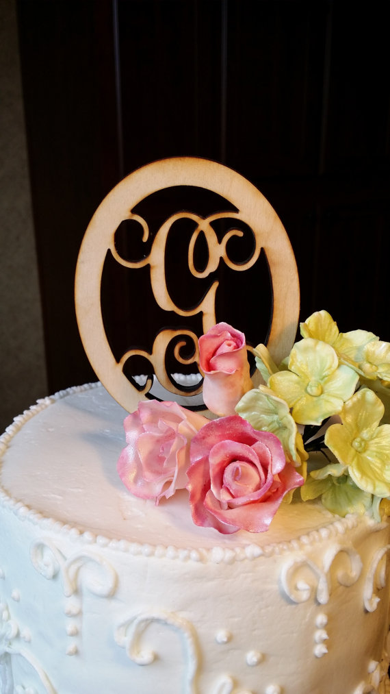 زفاف - Initial with Oval Border Cake Topper - Monogram Wooden Cake Topper - Personalized Wedding Cake Topper