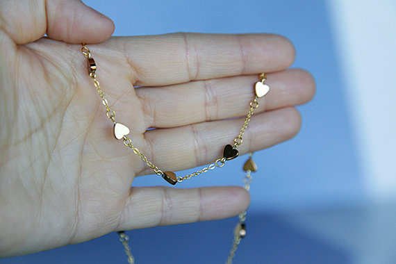 Свадьба - Tiny Hematite Heart Necklace, Diamond Cut Gold Plated Chain, Dainty, Simple, Modern, Minimalist, Bridesmaids Jewelry, Wedding Gift, Birthday