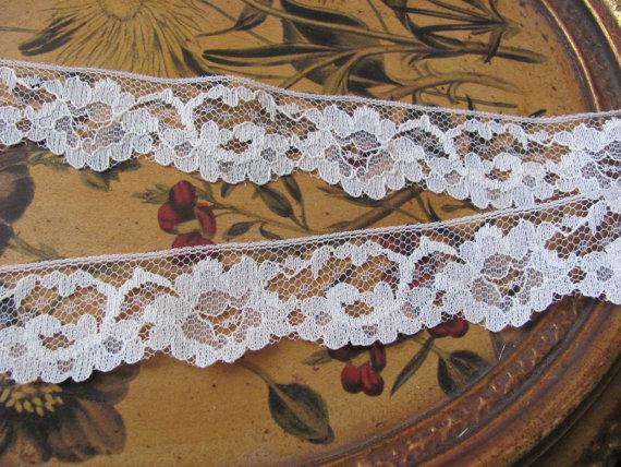 زفاف - Off White Floral Scallop Sewing Lace Trim - 1.25" Inches Wide - 2 Yards Length 