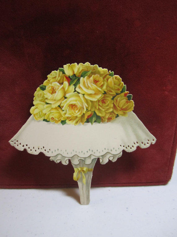 Свадьба - Gorgeous unused 1910's Germany M&B place cards or decorative die cut  gold gilded colorful bouquet of yellow roses