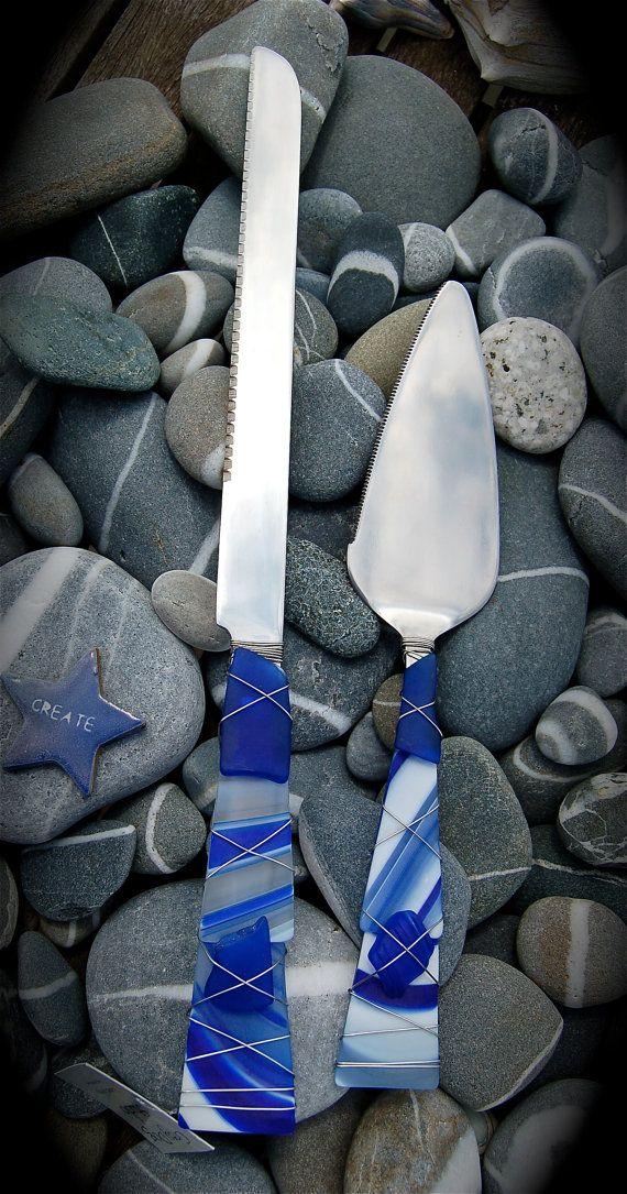 Hochzeit - Sea Glass Wedding Cake Knife & Server Made With Recycled Bottle "Tumbled Island Glass" In White With Cobalt Stripes. Dishwasher Safe