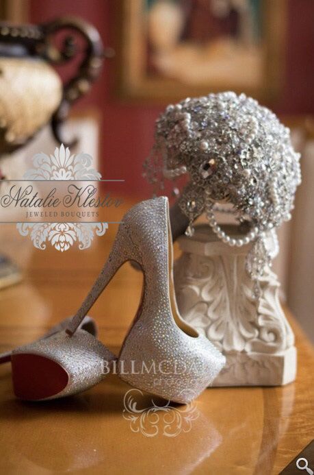 Hochzeit - The Great Gatsby Brooch Bouquet.Deposit On Vintage Diamond Jeweled Crystal Pearl Brooch Bouquet.Broach Bouquet With Dangling Jewelry