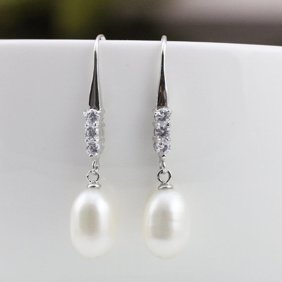 Hochzeit - pearl drop earrings,drop pearl earings,pearl dangle earrings,bridal pearl earings, wedding jewelry pearl earring,pearl and crystal earrings