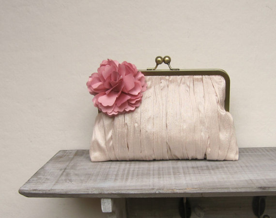 Hochzeit - Floral clutch, nude bridal clutch bag, peach wedding clutch, peach silk bridesmaid clutch, bridesmaid gift, clutch purse, shabby chic clutch