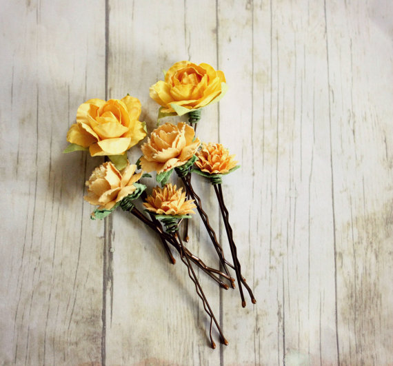 Mariage - Happy Spring Hair Pins, Yellow Flower Hair Pins. Whimsical. Bridesmaids. easter, Rustic Wedding. Woodland. Hair Accessories. Spring