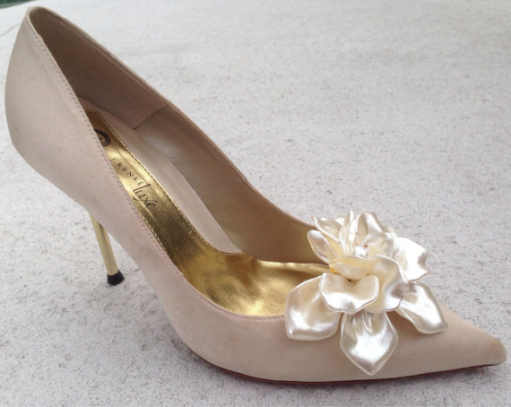 زفاف - Beautiful Wedding Bridal Pearl Color Flower Shoe Clips Set Of Two