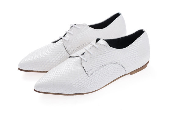 زفاف - Sale 50% off Flat oxford shoes - white snake skin pattern flats women shoes - outdoors wedding shoes - handmade by ImeldaShoes