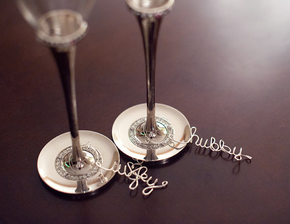 Hochzeit - Fun Wedding Gifts, Sweetheart Table Decor, Wine Glass Charm Set