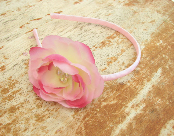 زفاف - Pretty Pink Ranunculus Flower on a Ribbon Wrapped Headband
